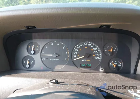 2002 Jeep Grand Cherokee Laredo z USA, uszkodzony, nr VIN 1J8GW48N02C235867